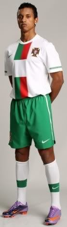 Nani com o novo equipamento secundário de Portugal para o Mundial 2010
