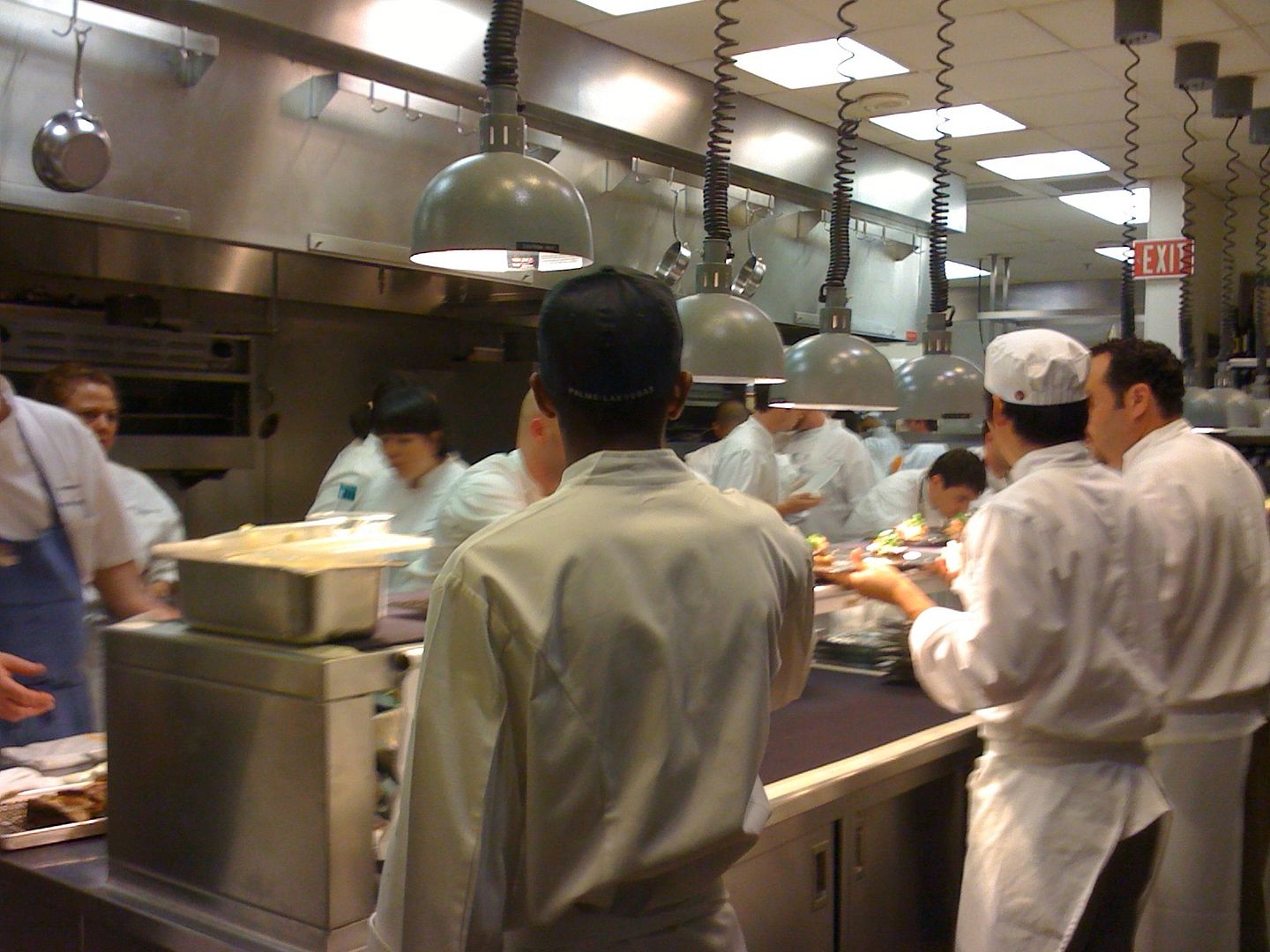 Taking the phrase "Too Many Cooks In The Kitchen" to a whole new level Taking the phrase "Too Many Cooks In The Kitchen" to a whole new level