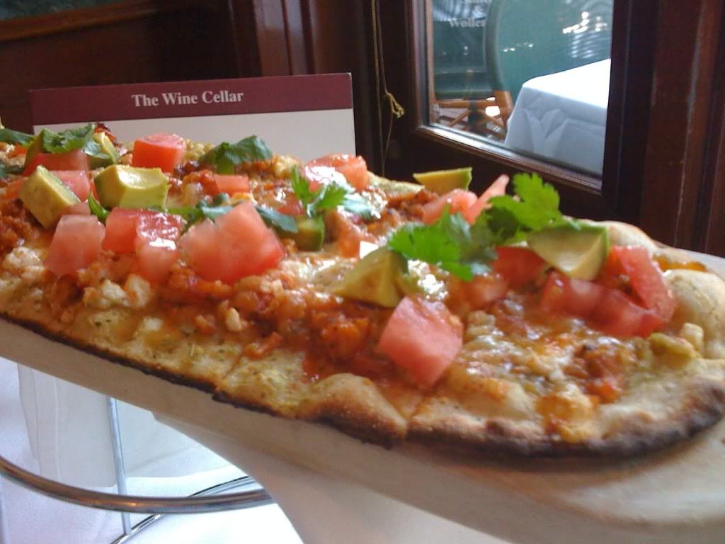 Spicy Lobster and Avocado Flatbread from Smith & Wollensky Spicy Lobster and Avocado Flatbread from Smith & Wollensky