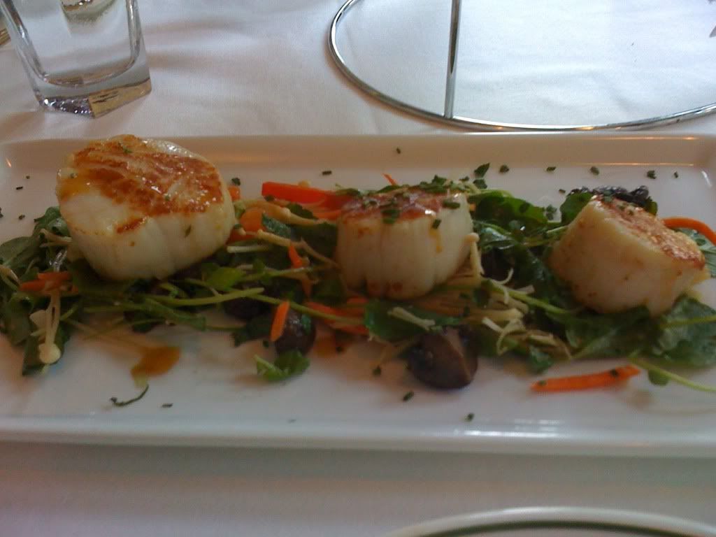 Seared Scallops Supposedly with Peanut Vinaigrette from Smith & Wollensky Seared Scallops Supposedly with Peanut Vinaigrette from Smith & Wollensky