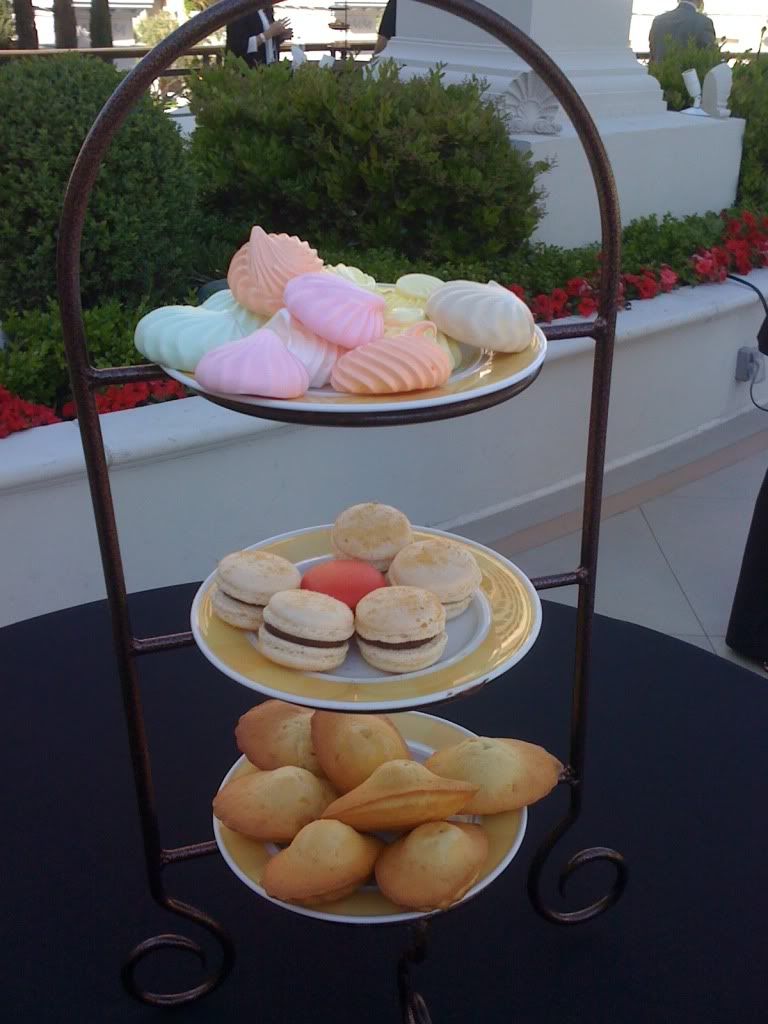 Merengues, Macrons & Cakes, Oh My! Merengues, Macrons & Cakes, Oh My!